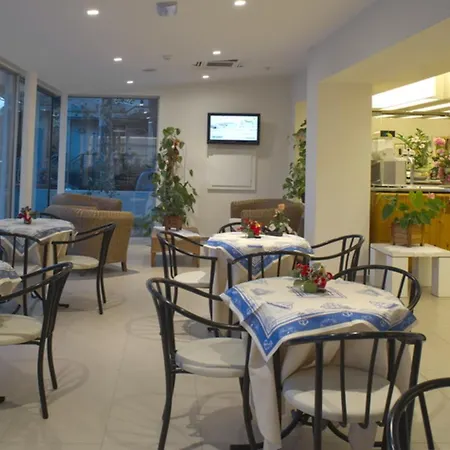 尼维斯酒店 里乔内