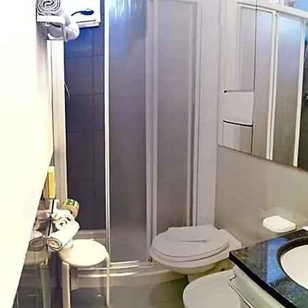 Nives Hotel 2*