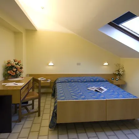 Nives Hotel 2*